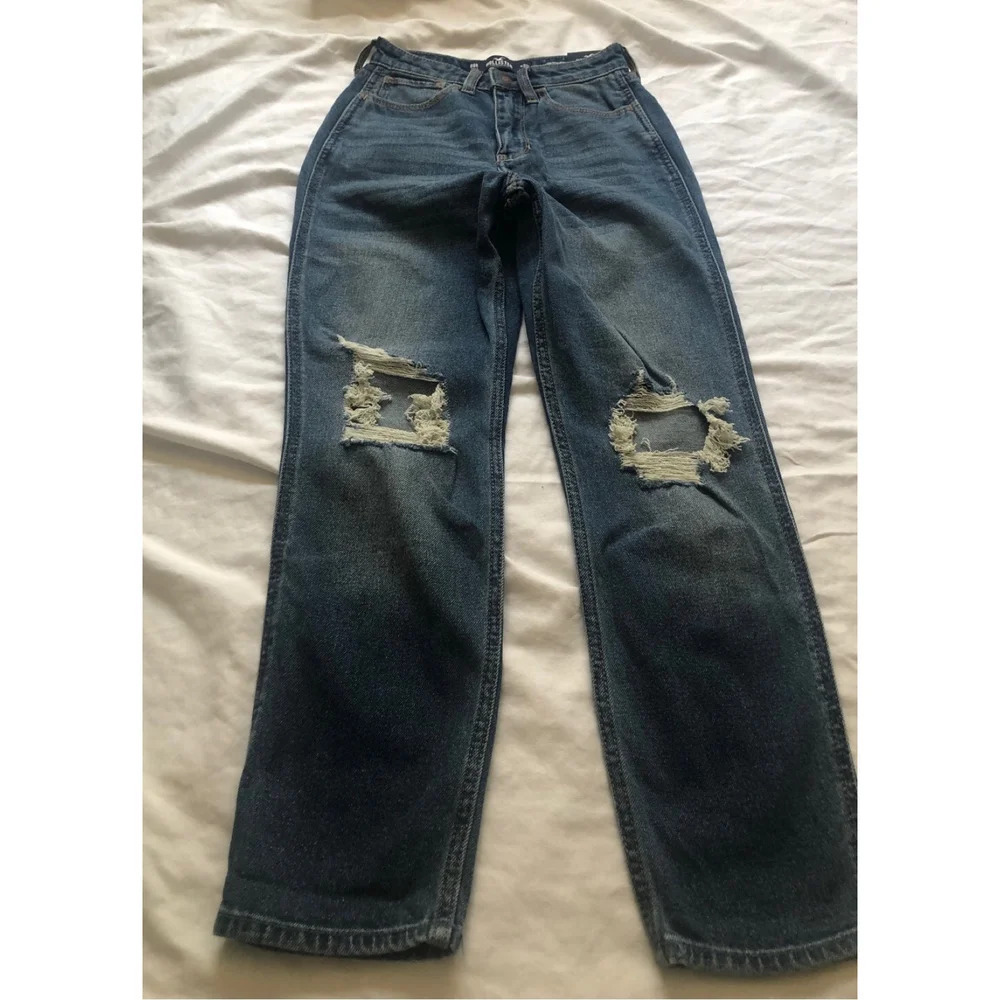 Hollister Women’s Ultra High Rise Mom Jeans NWT! 00R